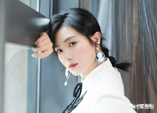 万茜|美女演员万茜：低调嫁给摄影师生下一女，如今39岁拍戏引发争议