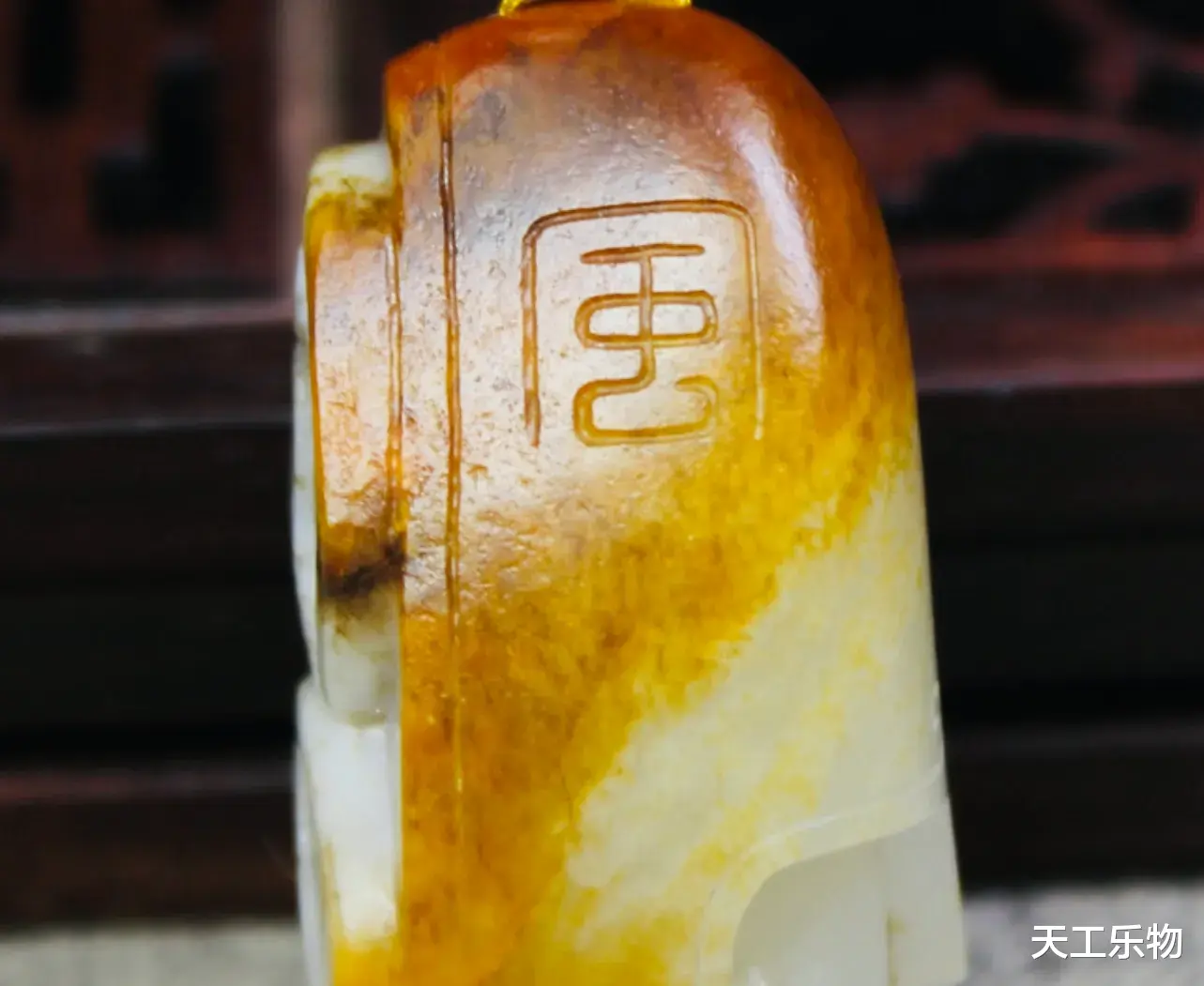 |反转不断的和田玉开料!枣红皮籽料“锦灰堆”算切涨还是切垮?