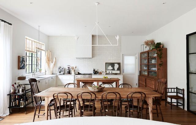 梦幻怀旧的一家四口之家，白色调与老式家具，也可以很复古！