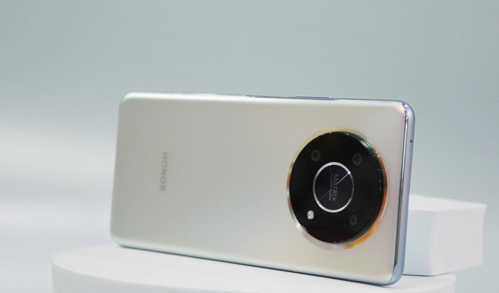 华为荣耀|荣耀深得“真传”,神似华为,66W快充+97%好评率,仅售1699元