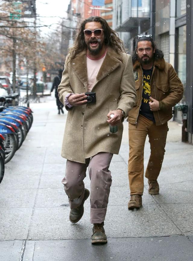 街拍|男星街拍｜陈坤冯绍峰都现身！2022超级碗“好多人啊！”