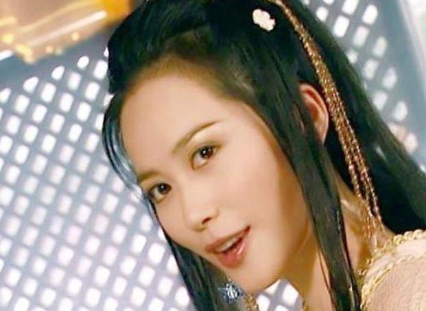 俞飞鸿|51岁俞飞鸿拍戏太奢华:耳坠六万八、背十五万包,一身行头几十万