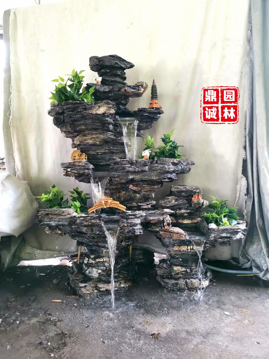 英石假山造景于别墅景区风景设计