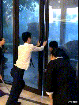 “娶同学55岁妈妈,河南21岁大学生:第一眼就被雪白皮肤迷住了!”