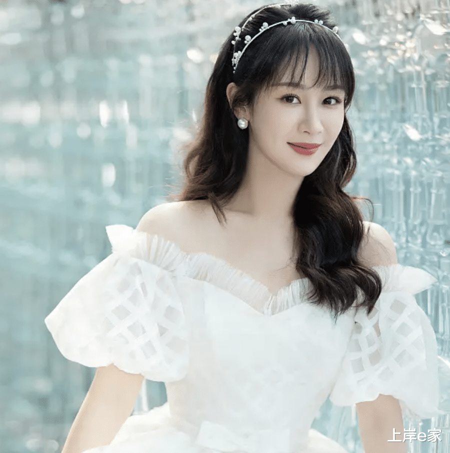 杨紫|杨紫的长相温润柔和,端正大气适合出现在任何剧情中,非常耐看!