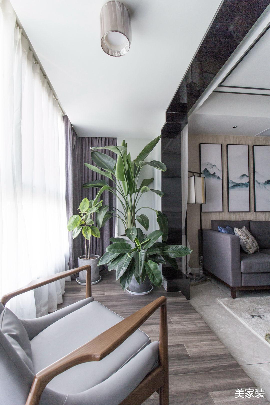 115平方米三居室,还有超大阳台休闲区,实现生活和理想的结合