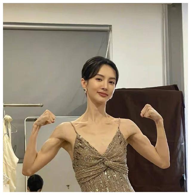 大S 金晨抹辣椒酱跑步，大S一天吃两口米饭，张天爱吃鸡蛋黄瓜瘦15斤