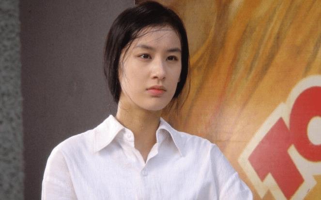 黄圣依|有一种大胆叫黄圣依的裤子，明明穿的有，看着却像隐形了一般