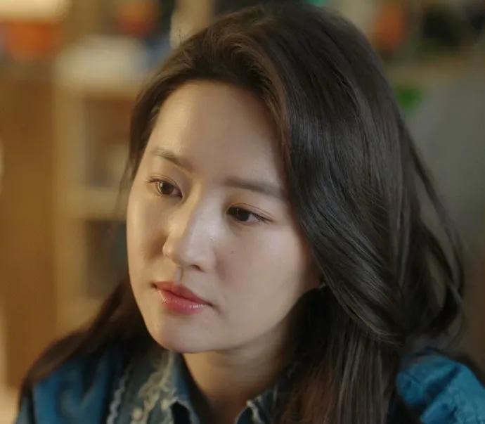 孙悦|刘亦菲身材和容貌连上两个热搜,反差引来网友讨论,做自己就好