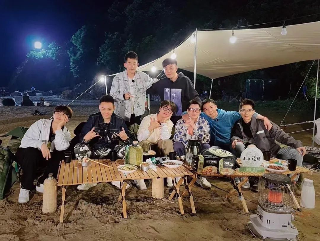 选秀|两年前的选秀顶流，怎么糊到去街边摆摊了？