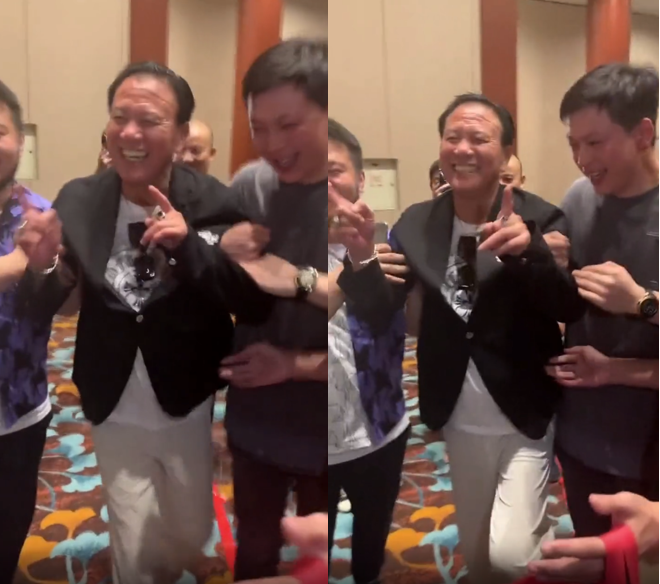 万梓良|64岁万梓良商演喝醉险摔倒！穿红袜双手指天，满脸通红走路站不稳