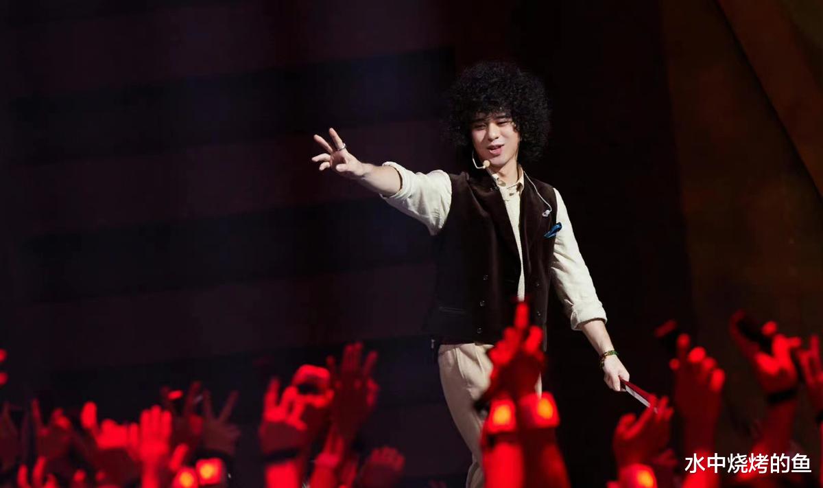 曾比特|王大陆逃离，潘玮柏难过流泪，曾比特一脸无奈，《披哥2》两位队长的差距太明显