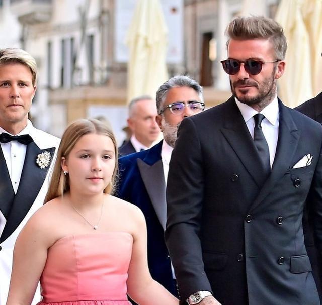 贝克汉姆|从小可爱变路人！贝克汉姆闺女容貌大变，11岁小女孩胖得像21岁