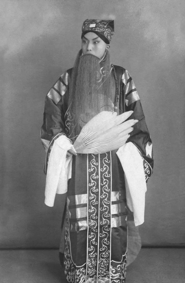 京剧|李少春是革命现代京剧奠基人，后来主动放弃“李玉和”是聪明之举