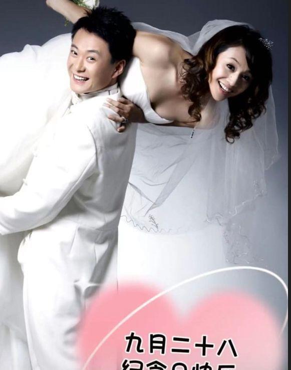 曹颖|曹颖晒全家福庆结婚纪念日,11岁王梓涵被赞帅气,网友在线催二胎