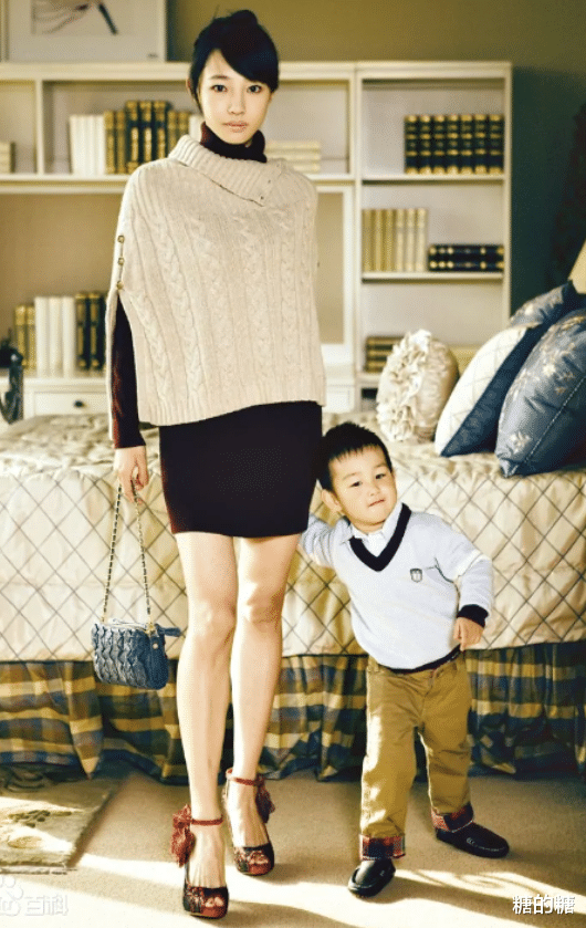 林志颖|白百合和儿子健身,看起来很幸福,全程素颜