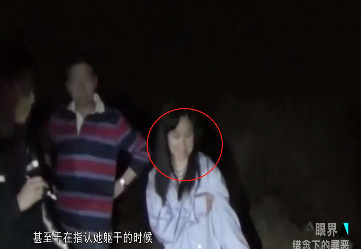 四川高材生杀母案,被抓后微笑指认抛尸现场,连警察都看不下去了