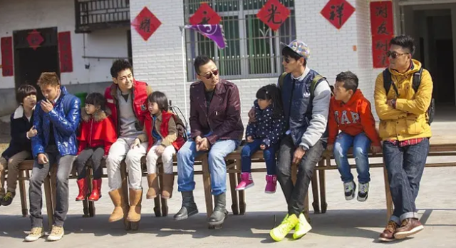 爸爸去哪儿|《爸爸去哪儿》10位孩子变化大：石头粗犷，Kimi最神秘，康康硬气