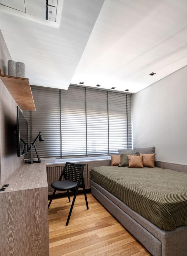 卖掉大平层，换这套160复式，客厅挑空4.5米，楼上楼下动静分离