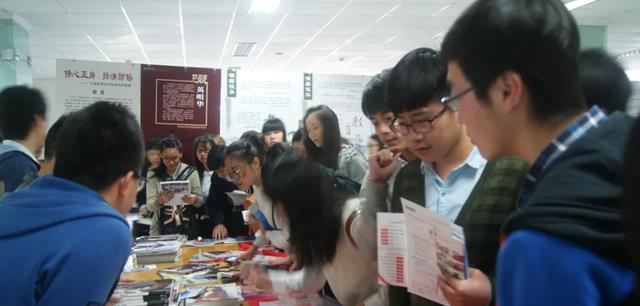 招聘|往届生迎来喜讯，一铁饭碗岗位对外招聘，专科学历也符合要求