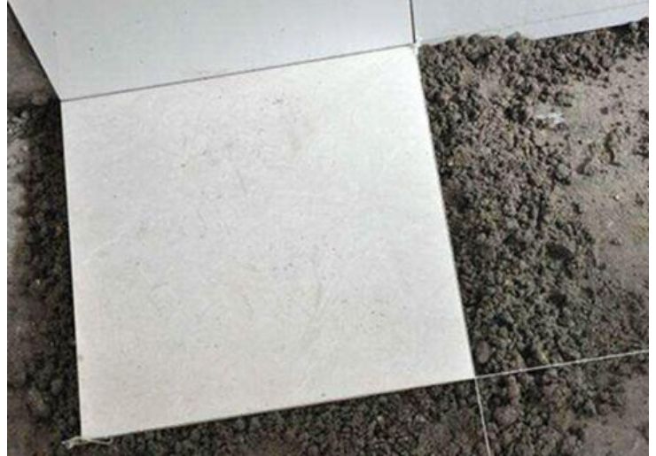 我的天啊!装修你居然敢让地砖上墙?这样的勇气我佩服