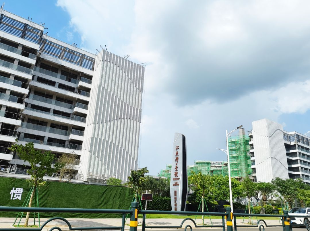 疯了吧！3.5万/平，还没学位，海口房价天花板，值吗？