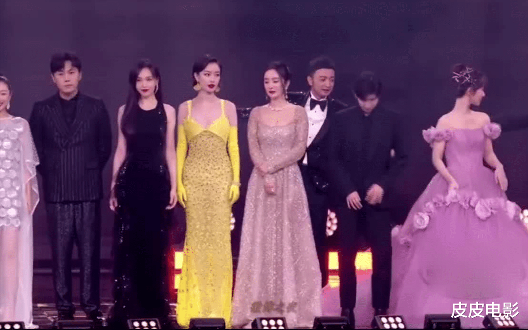 王子文|这15位女星，明明都见过大世面，可偏偏还是在大场面上翻车，拉垮