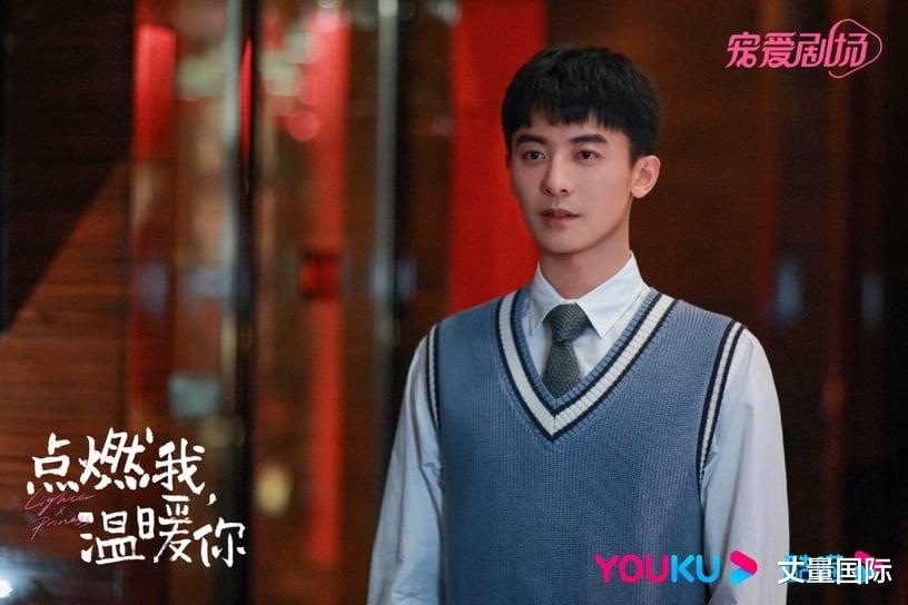 李峋|《点燃我温暖你》「剧版胜过小说」10个剧情!小说李峋竟当众解朱韵内衣