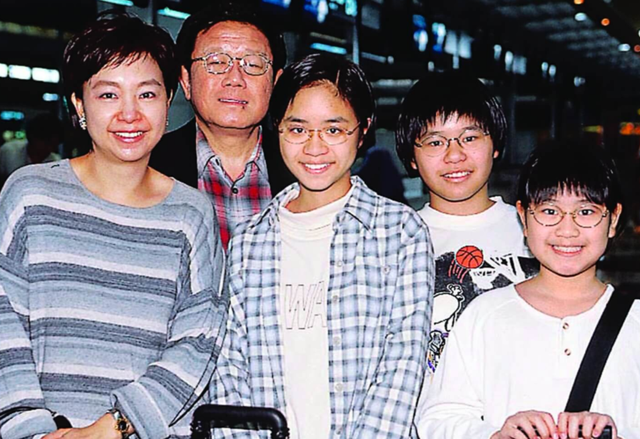 钟镇涛|钟镇涛初恋近况，抗癌成功满头白发精神好