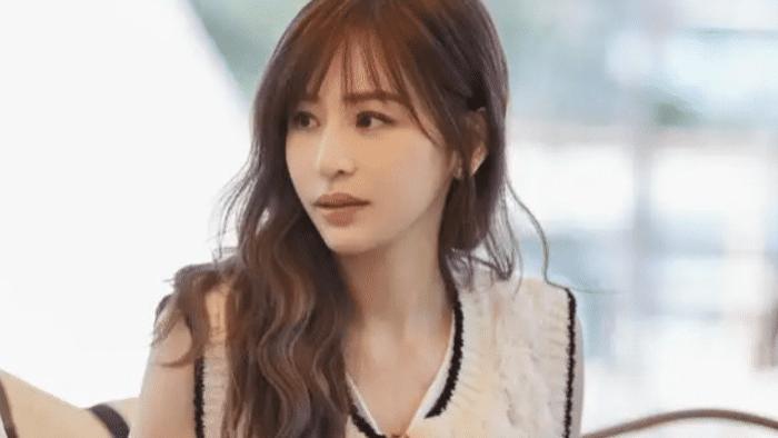 王心凌|王心凌蓝蔚文疑似同居，男方开450万豪车夜出香闺，是豪门副总裁