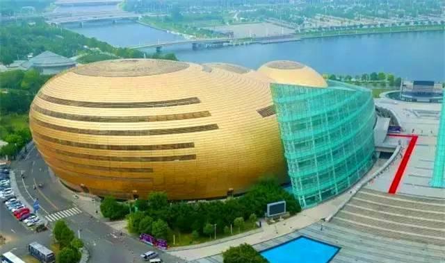 郑州一奇葩建筑,像六个金蛋组成的“蝴蝶”,曾获得知名设计大奖