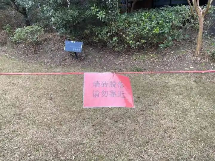 墙砖|“几百万买的房子，安全得不到保障！”小区业主集体愁煞