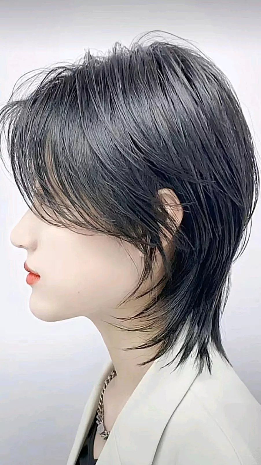 发型 最具人气女士发型18款，减龄修颜大不一样，剪完美出新高度