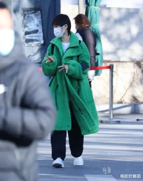 春晚|春晚四次联排：赵丽颖一笑迷人，张小斐美目顾盼，朱一龙走路生风