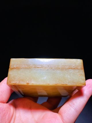 翡翠手镯|清 和田玉籽料 黄玉 龙纹 盖盒 香盒 摆件 行有恒堂