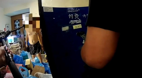 霍建华|霍建华48岁亲哥罕见曝光，英勇立功受表扬，系派出所所长