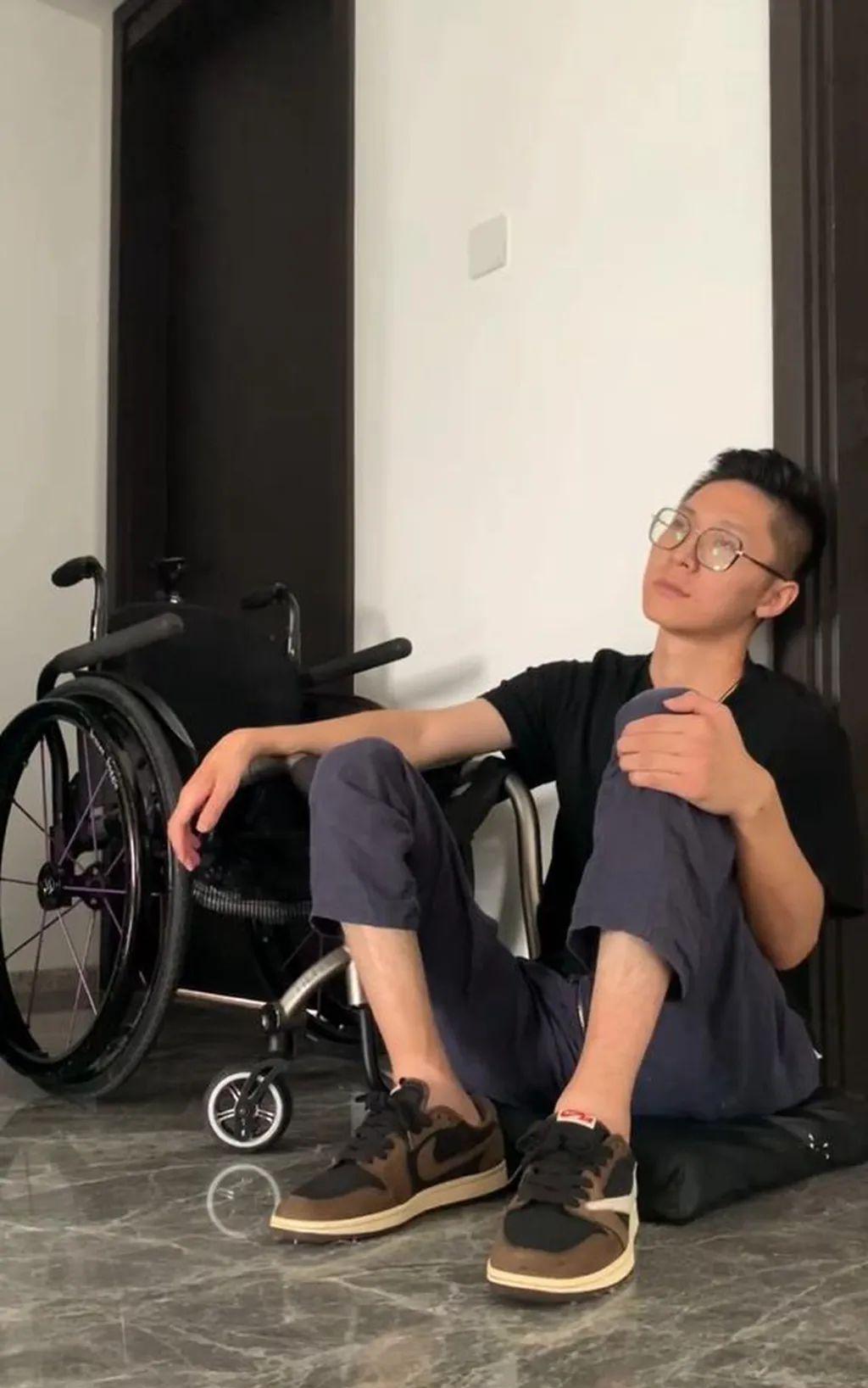椒江90后的年轻人,在后座睡着了,醒来的时候,已经躺在了医院里