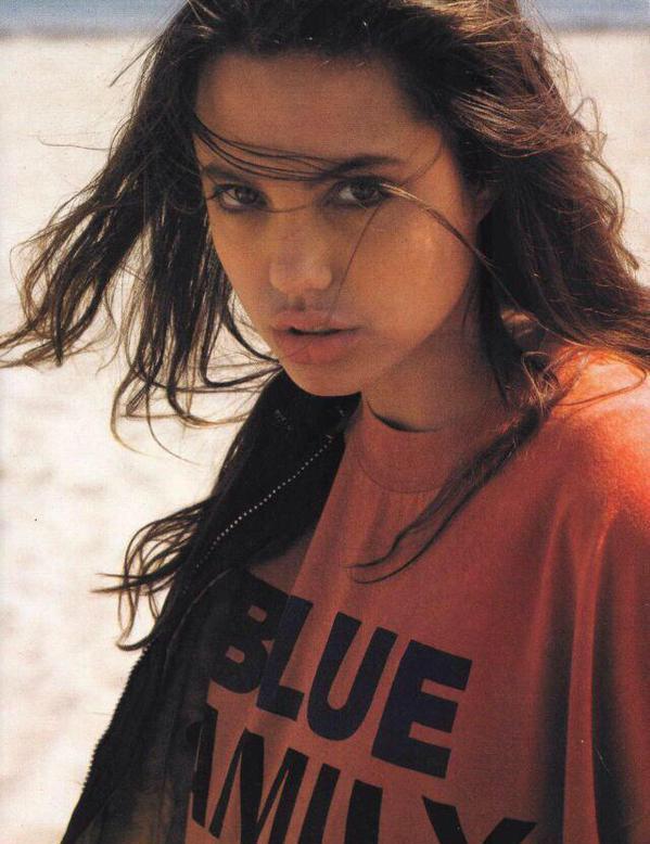 安吉丽娜·朱莉|安吉丽娜：朱莉：好莱坞一姐的成名史，与她背后糜烂的生活