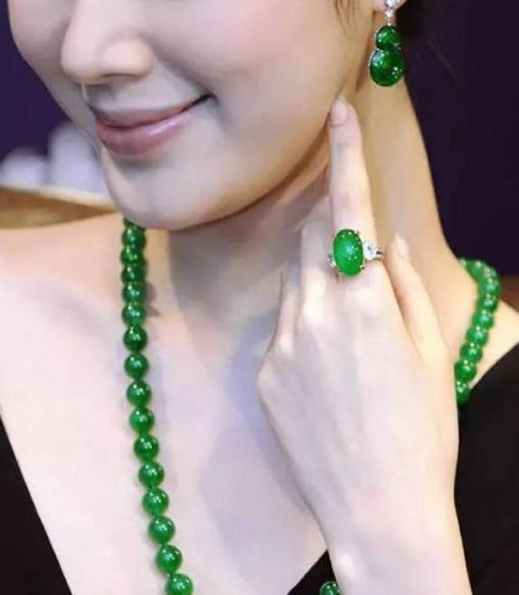 翡翠|翡翠的益处这么多，真不愧从古至今都受宠！