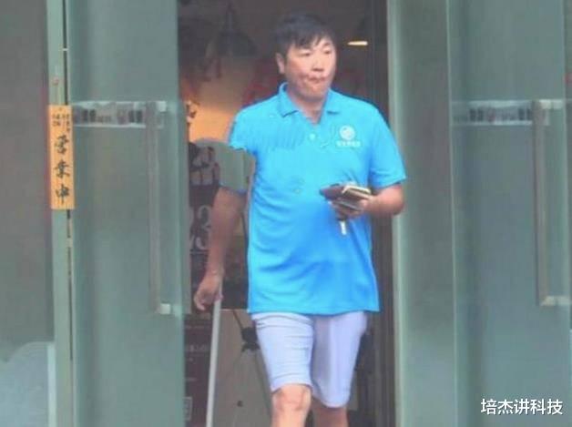 孙楠|孙楠开百万豪车住700元出租房，2个女儿一个留学深造一个被迫辍学