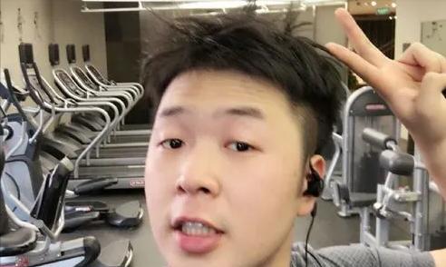 杜海涛减肥过猛瘦到脱相，路人直呼认不出！和妈妈站一起像同龄人
