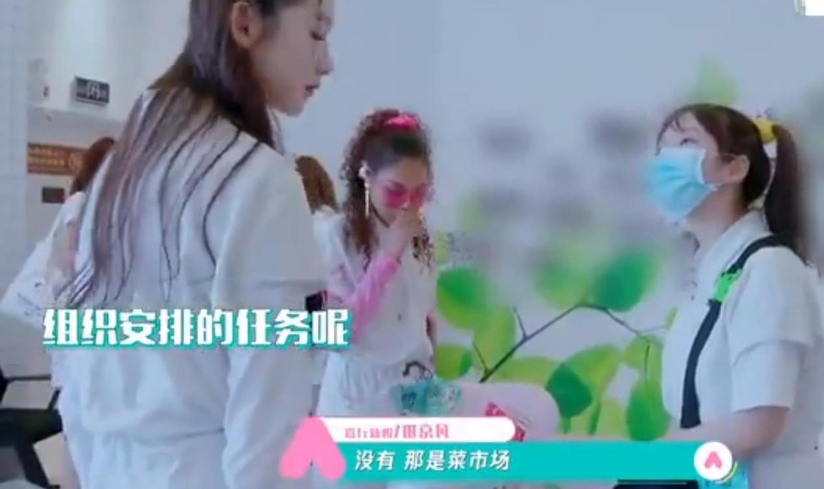 张艺凡|受秦海璐贴心安慰,实力不济口碑差却能出道,究其背景不容小觑?