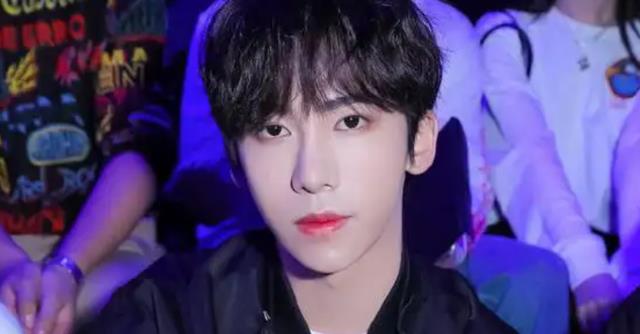 站姐|娱乐圈奇观:一天内三位明星塌房!卖别人礼物,对粉丝以死相逼