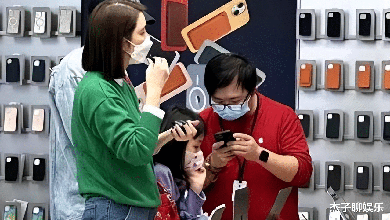 张丹峰|张丹峰：从卖好丈夫人设，到被爆和经纪人有染，如今下场也应该