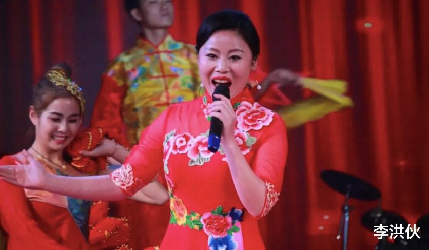 草帽姐|草帽姐真大度，给老公前任转账50万元给孩子看病，对方登门跪谢