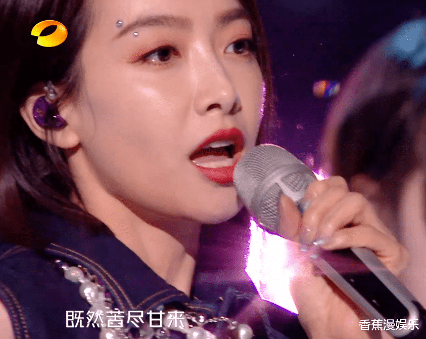 眼影 26位女星跨年争艳大戏:杨幂穿貂,杨紫撩开刘海,一个比一个有招
