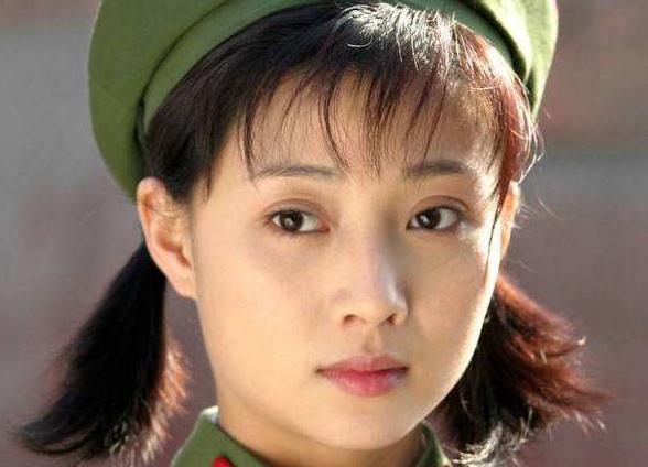 殷桃|演员殷桃自爆曾停工两年,自称原因是因为不红,坦言如今依旧单身