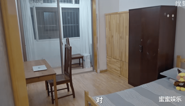 你一个人住这么大的别墅?孟子义:房子是我装修的,不是我买的