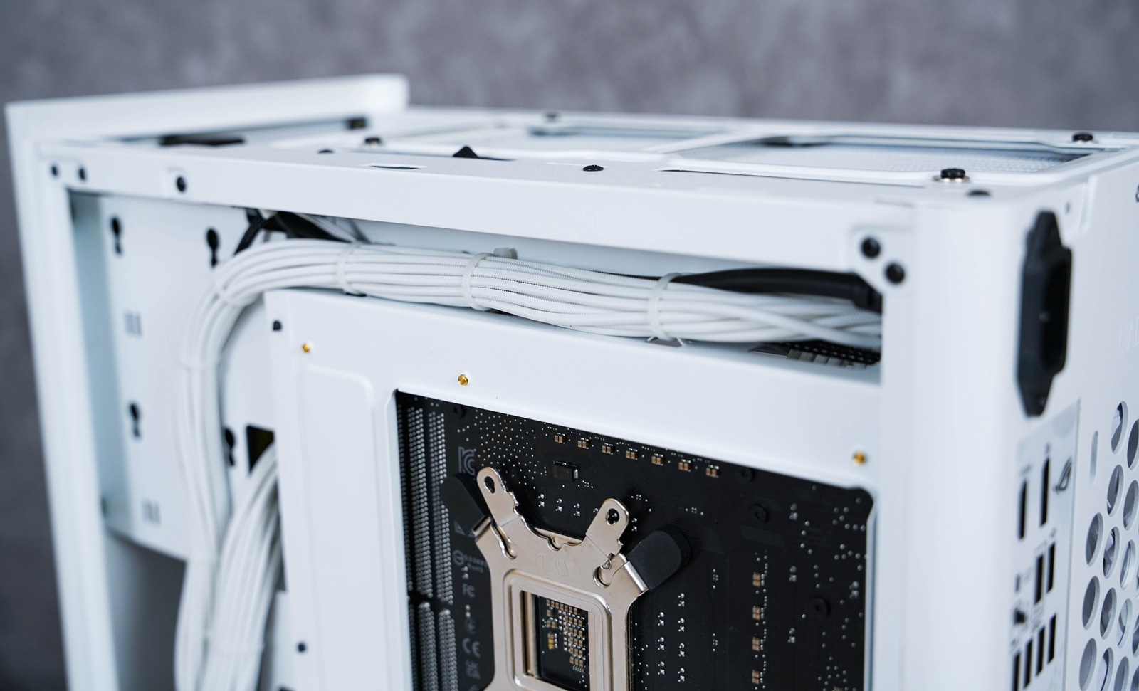 机箱|简约与紧凑的ATX主机，乔思伯D40白色主机装机体验