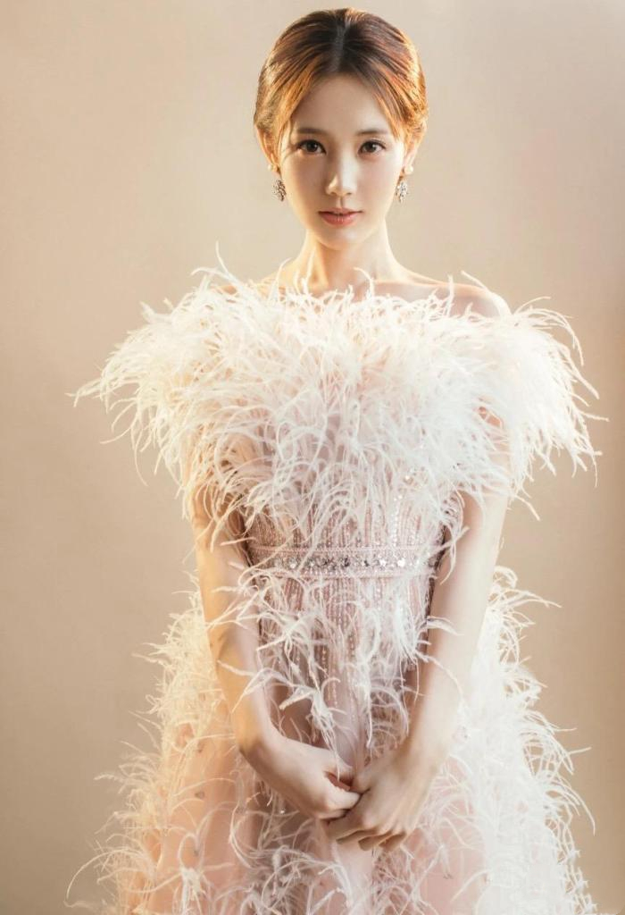 李一桐|李一桐，客串出演《苍兰诀》古装造型惊艳，颜值碾压女主虞书欣